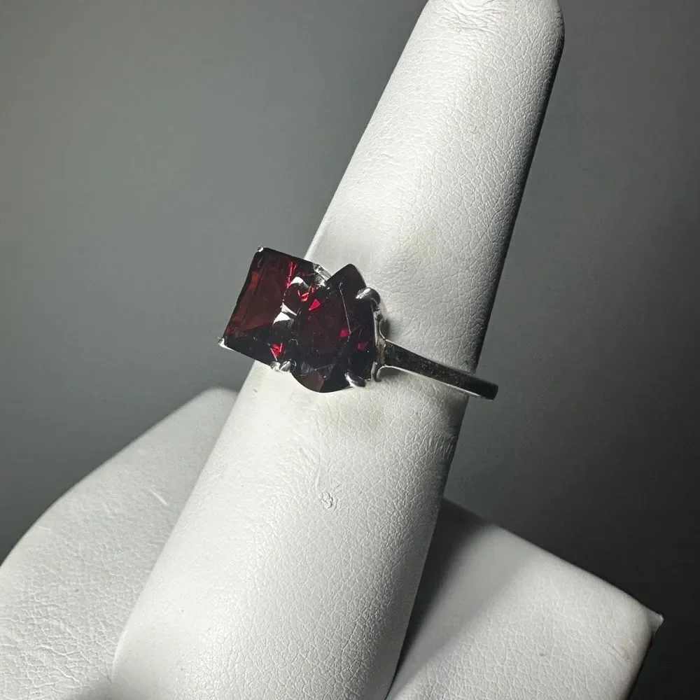 NWOT double faceted, emerald and pear cut garnet ring‎ in sterling silver!